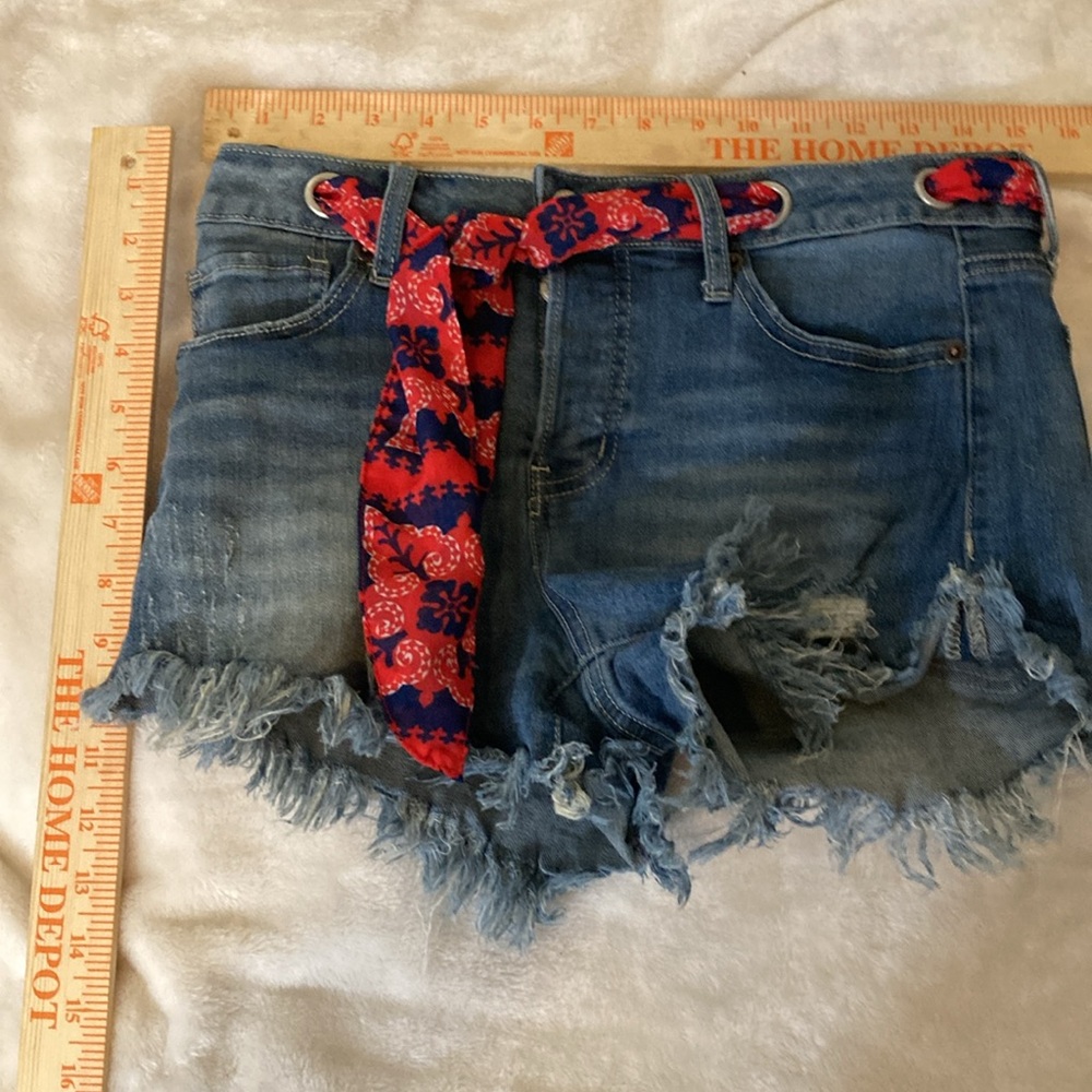altar'd state jean shorts size 26 Distressed frayed bandana belt 29W - Picture 5 of 7